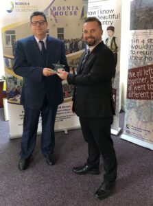 Awarded "Volunteers of the Year" Fahrudin Omerovi%C4%87 Nagrada 223x300
