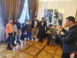 Independence Day in Great Britain: THE EMBASSY WOULD BE FILLED WITH SONG AND CHILDREN'S JOY B Skola Hertfordshire 300x225