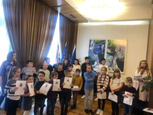 Independence Day in Great Britain: THE EMBASSY WOULD BE FILLED WITH SONG AND CHILDREN'S JOY BH Dopunska Skola Coventry 300x225