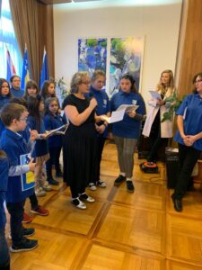 Independence Day in Great Britain: THE EMBASSY WOULD BE FILLED WITH SONG AND CHILDREN'S JOY Britanka Noush Izvodi Pjesmu Srce Od Bosne 225x300