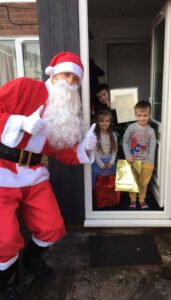 Santa Claus knocked on the doors of children in Coventry: along with gifts, he brought testimonials and thank you notes.. 3 171x300