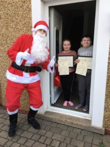 Santa Claus knocked on the doors of children in Coventry: along with gifts, he brought testimonials and thank you notes.. 6 225x300
