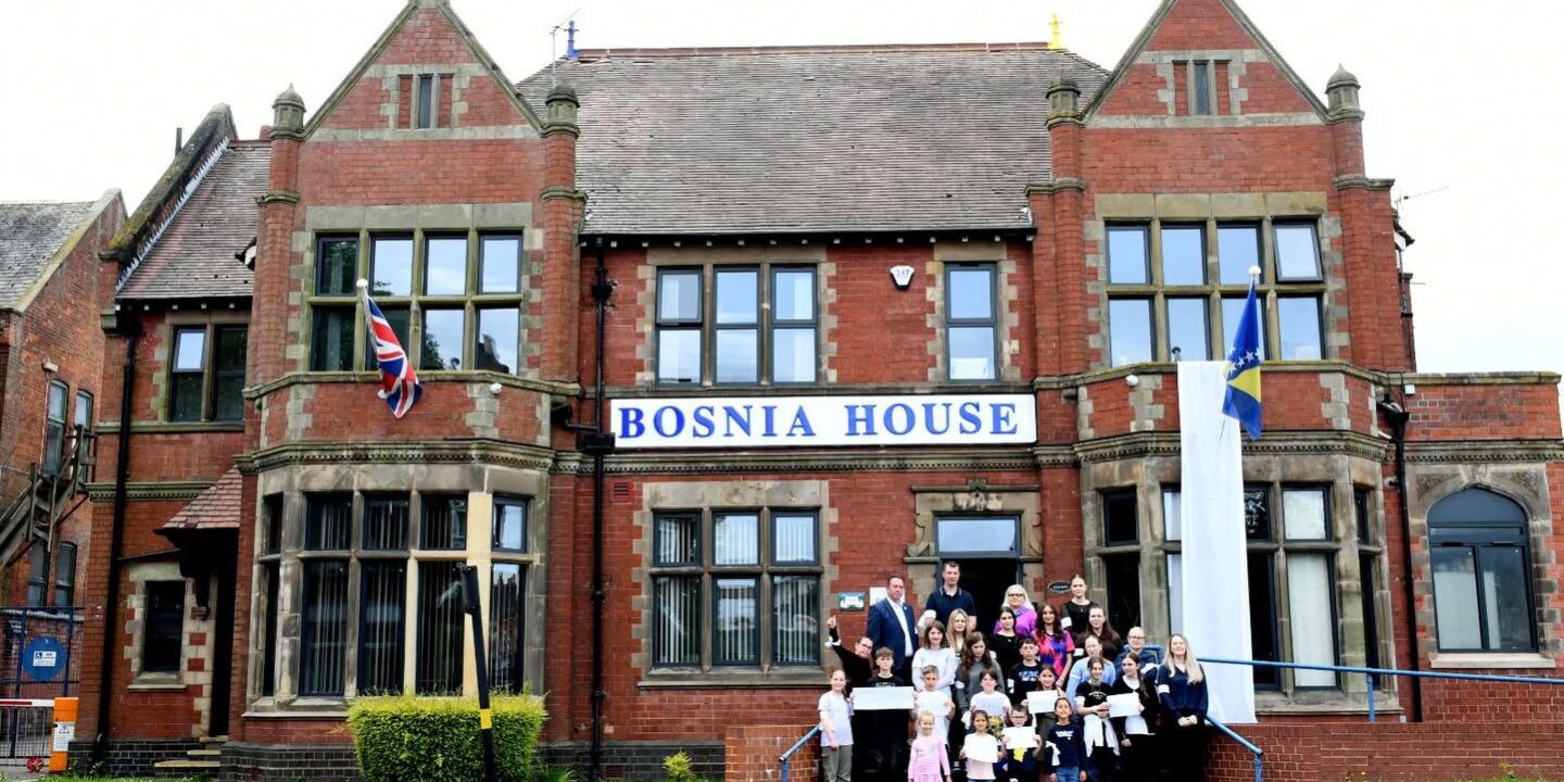 Bijela zastava na Bopsanskoj kući u Birminghamu